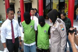 Polisi Gerebek Pengacara Dimas Kanjeng Saat Pesta Narkoba