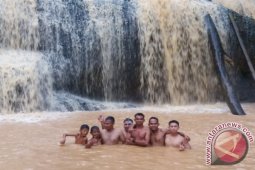 Akibat Tambang, Pemandangan  Air Terjun Caroce Memudar