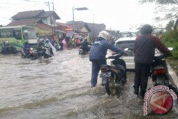 30 Bus Tak Beroperasi Akibat Banjir Kahatex