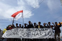 Tolak Gelar Pahlawan Soeharto