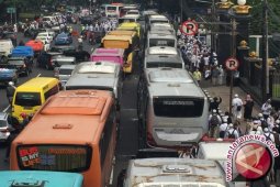 Antrean bus demonstrasi ormas mengular dari Istiqlal hingga KKP