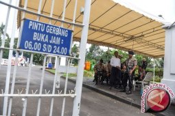 Polisi Bentrok Dengan Sekelompok Orang di Daerah Tempat Tinggal Ahok