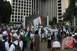 Massa Berorasi di Monas