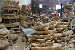 Kerajinan Alat Makan Dari Kayu