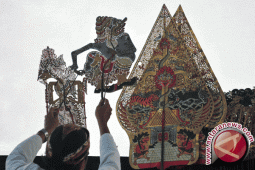 Wayang kulit pertama tampil "membius" warga Rusia