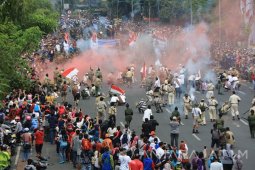 Ribuan Warga Semarakkan Parade Juang Surabaya 2016
