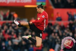 Dwigol Ibrahimovic bawa MU kalahkan Swansea 3-1