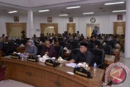 Bupati Batanghari sampaikan Ranperda APBD 2017 senilai Rp1,11 triliun