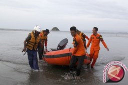 Empat Wisatawan di Pantai Anyer Terseret Ombak