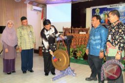 Wali Kota Hadiri Debat Ekonomi STIE