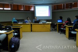 UK Petra Kritisi Kondisi Bangsa melalui Sastra
