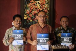 Unair Luncurkan Dua Buku Peringati Dies Natalis