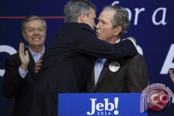 George W. Bush tidak pilih Donald Trump