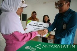 BPJS Ketenagakerjaan Blitar Serahkan Santunan Kecelakaan Kerja