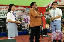 Oesman Sapta Ajak Pelajar Landak Rajin Membaca