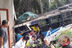 Tabrakan Beruntun di Turunan Semboja