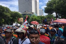 Ratusan Jukir Surabaya Tolak Penerapan Parkir Zona (Video)
