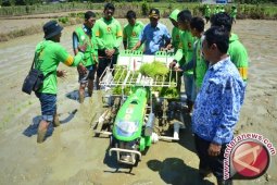 Petani membutuhkan penambahan alat mesin pertanian