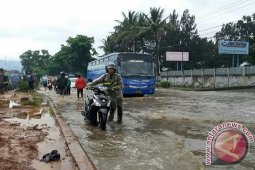 Jalur Bandung-Garut Macet Akibat Banjir
