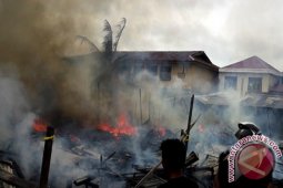 Sembilan rumah warga Kualatungkal ludes terbakar