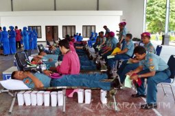 Prajurit Marinir Karangpilang Ikuti Donor Darah