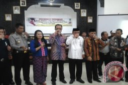MINUM OBAT PENCEGAHAN PENYAKIT KAKI GAJAH