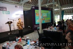 Bupati Anas Berbagi soal Kreativitas di Bandung