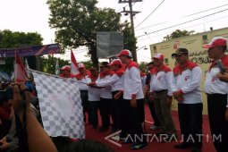 Gubernur Jatim Ingatkan Peserta Gerak Jalan Tertib (Video)