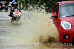 Jalan Tergenang Banjir Bandang