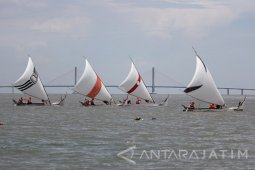 Lomba Balap Perahu Layar