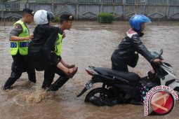 Banjir di Jalur Bandung-Garut Masih Setinggi 50 cm