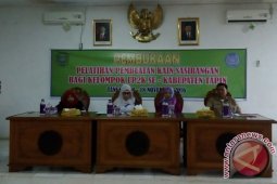PKK Tapin Laksanakan Pelatihan Pembuatan Kain Sasirangan