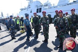 Laksamana Muda TNI Darwanto jelajahi Surabaya dengan bersepeda