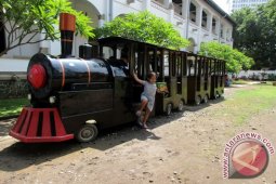 Kereta menghantam kombi sekolah, 13 anak tewas