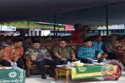 Desainer Eksplorasi Tenun Ikat dan Batik Kediri