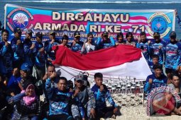 Lanal Bengkulu kibarkan bendera di dasar laut