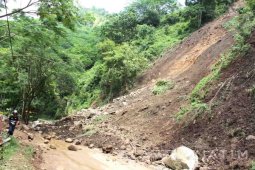 Jalur Trenggalek-Ponorogo Kembali Tertutup Longsor
