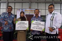 BPJS Ketenagakerjaan Blitar Beri Santunan Perangkat Desa Yang Mengalami Kecelakaan