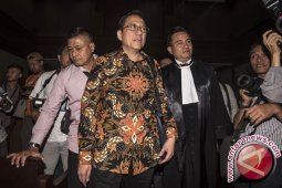 Irman Janjikan Telepon Kajati Sumbar Terkait Gula