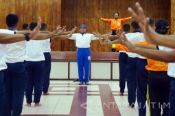Prajurit Pasmar-1 Belajar Senam Ling Tien Kung