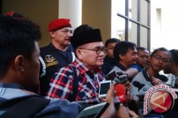 Ruhut katakan ratusan pengacara mau bela Ahok