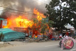 Sejumlah warung sebelah RSUZA terbakar
