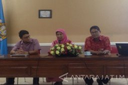 Stikosa-AWS Luluskan 63 Wisudawan Ilmu Komunikasi