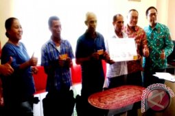 DKP-OJK-JASINDO Bagikan Kartu Asuransi Nelayan