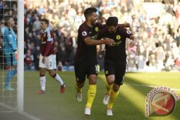 Dwigol Aguero Menangkan City Atas Burnley 2-1