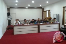 RAPAT BAHAS PENGAMANAN ASET