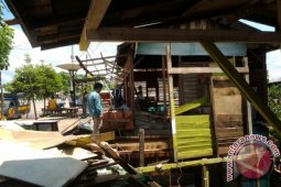 BONGKAR BANGUNAN DI LAHAN PERTAMINA