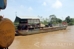 Blokir Jalan Dermaga Perahu