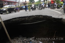 22 Keluarga Diungsikan karena Lubang Besar di Roma
