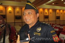Bea Cukai Kediri Sita 83 Bal Rokok Polos